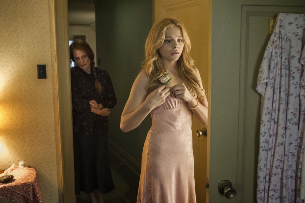 chloe-moretz-em-novas-imagens-de-carrie-a-estranha2[1]