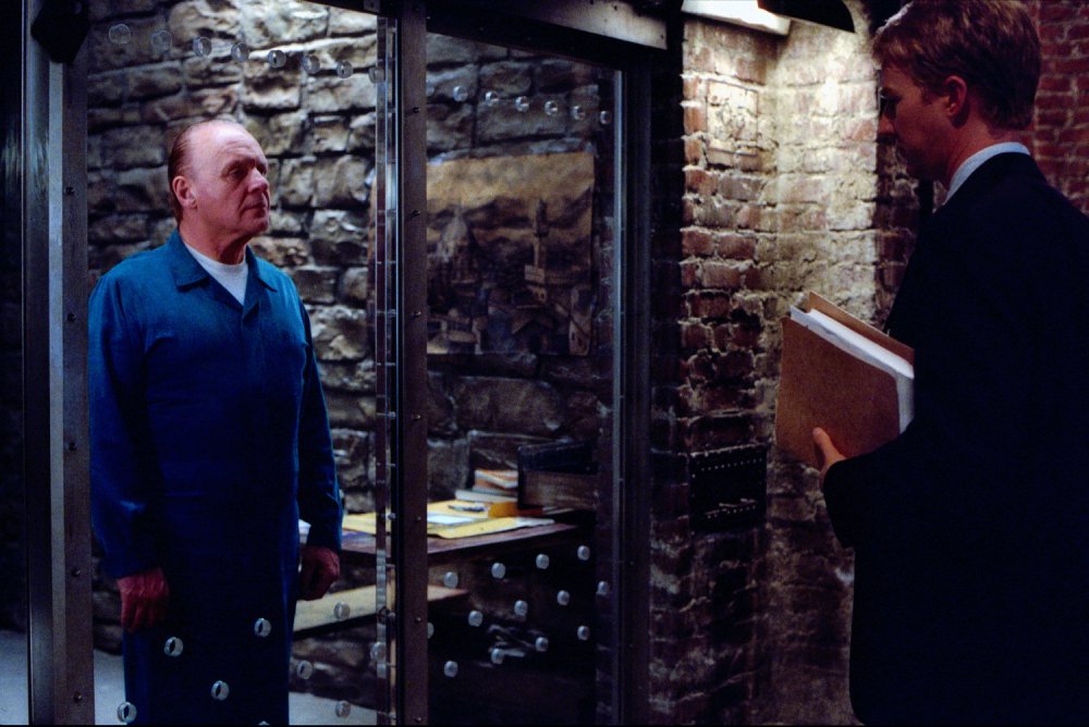 photo-Dragon-rouge-Red-Dragon-2002-4[1]