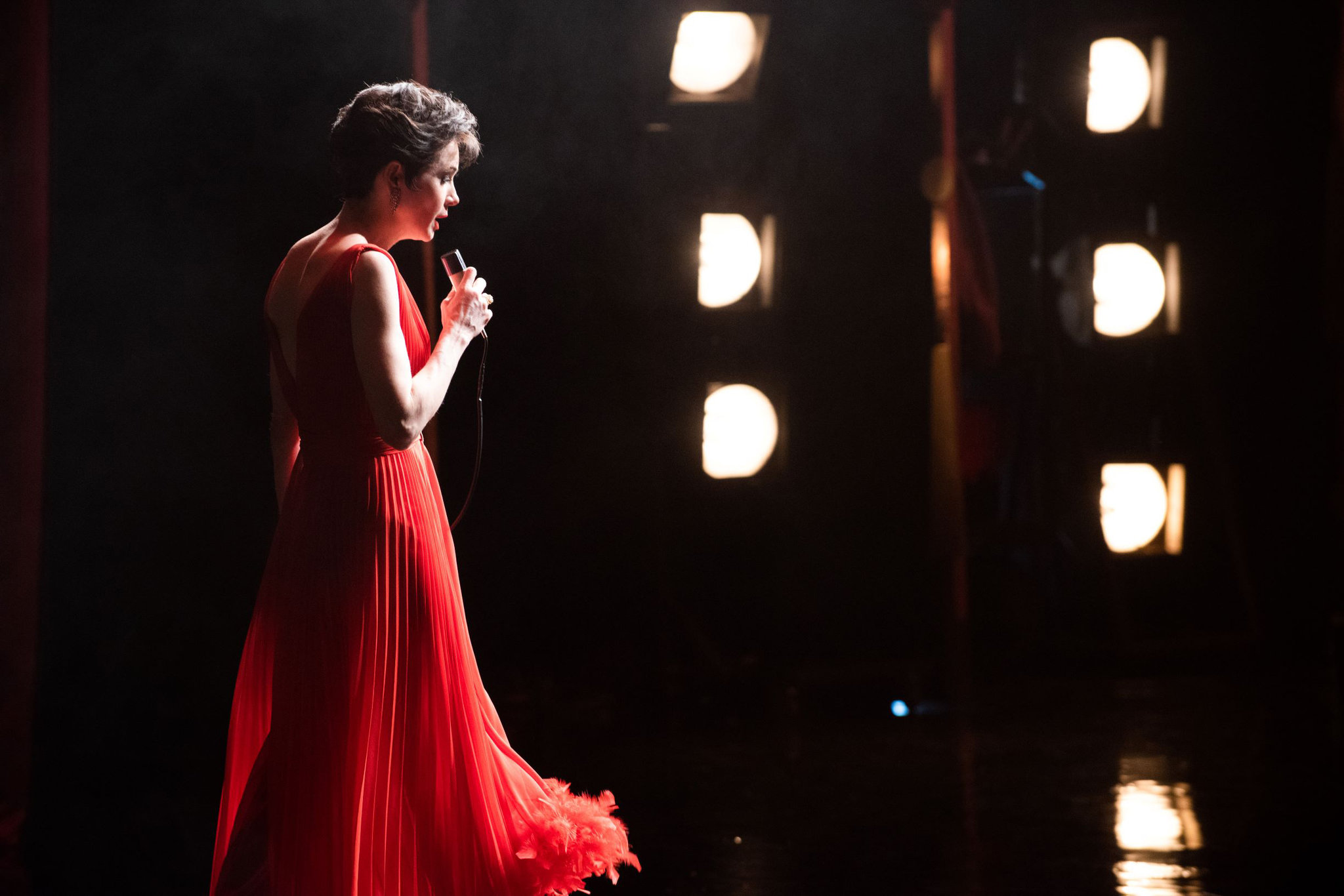 merlin_161092122_de7336a9-b54e-46d0-a38a-72928a145c29-superJumbo[1]