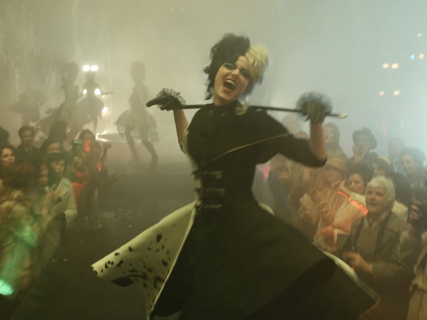 cruella-2021-emma-stone-1621876090