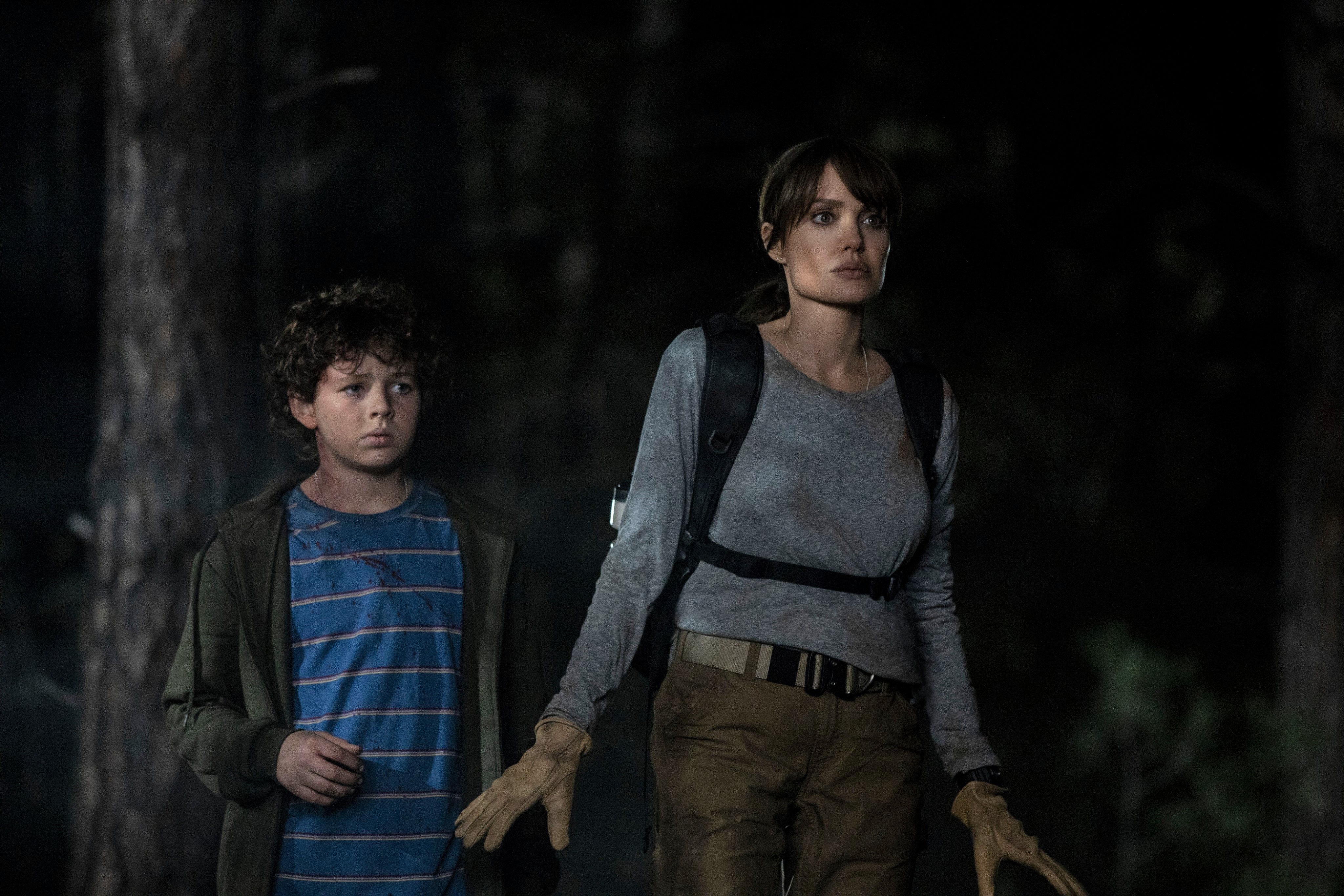 those-who-we-wish-me-dead-trailer-del-film-con-angelina-jolie-vigile-del-fuoco-3