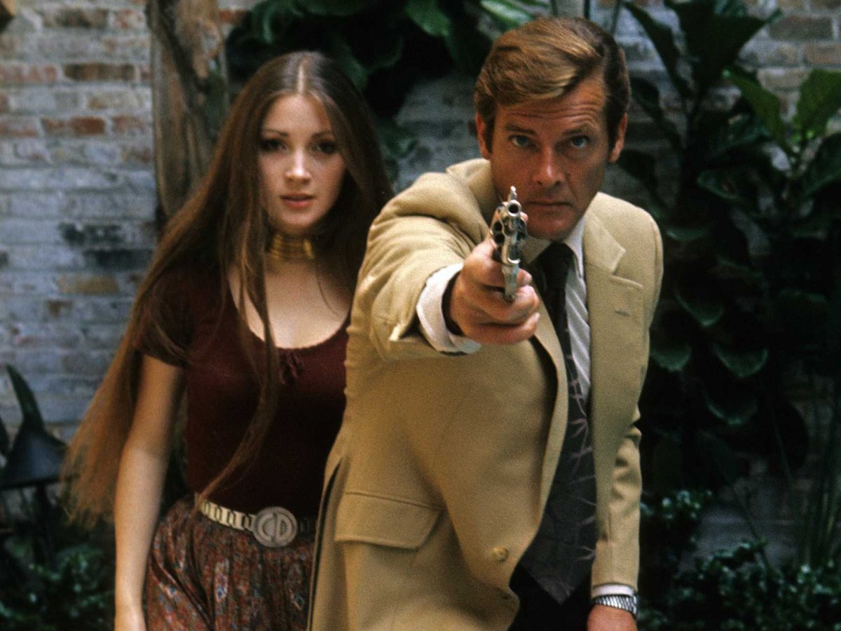 jane-seymour-live-and-let-die-1973