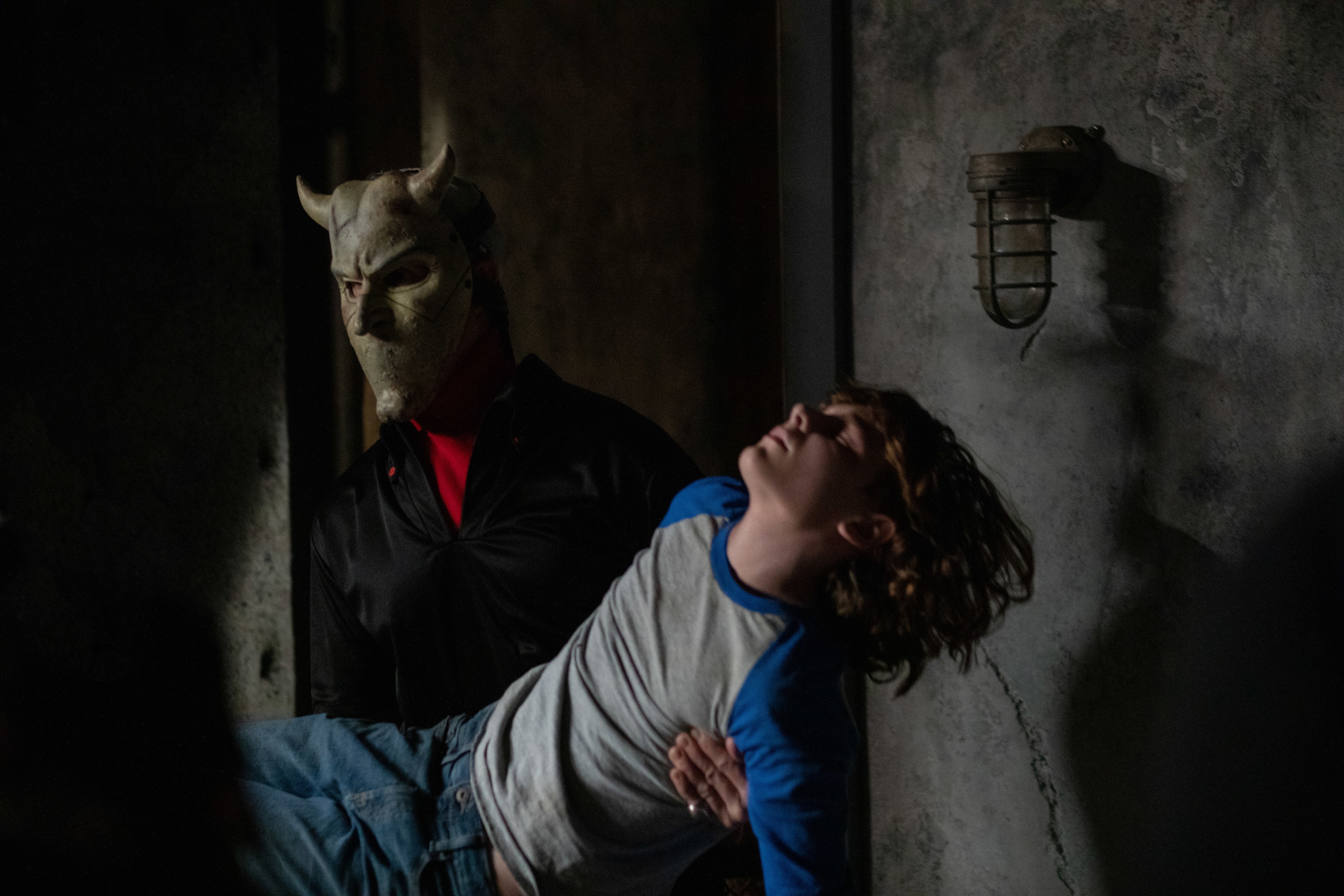 1361547-The-Black-Phone-4k-Ultra-HD-Wallpaper